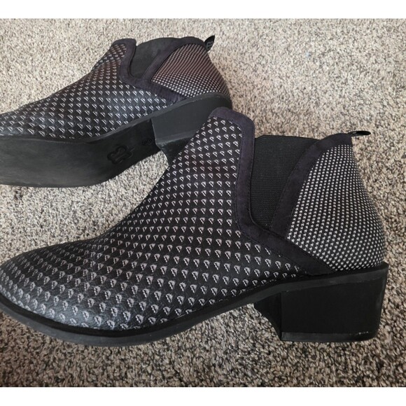 Betabrand Pull On Booties Size 9 Western Tennis Waterproof Black Gray Heel - Picture 2 of 14